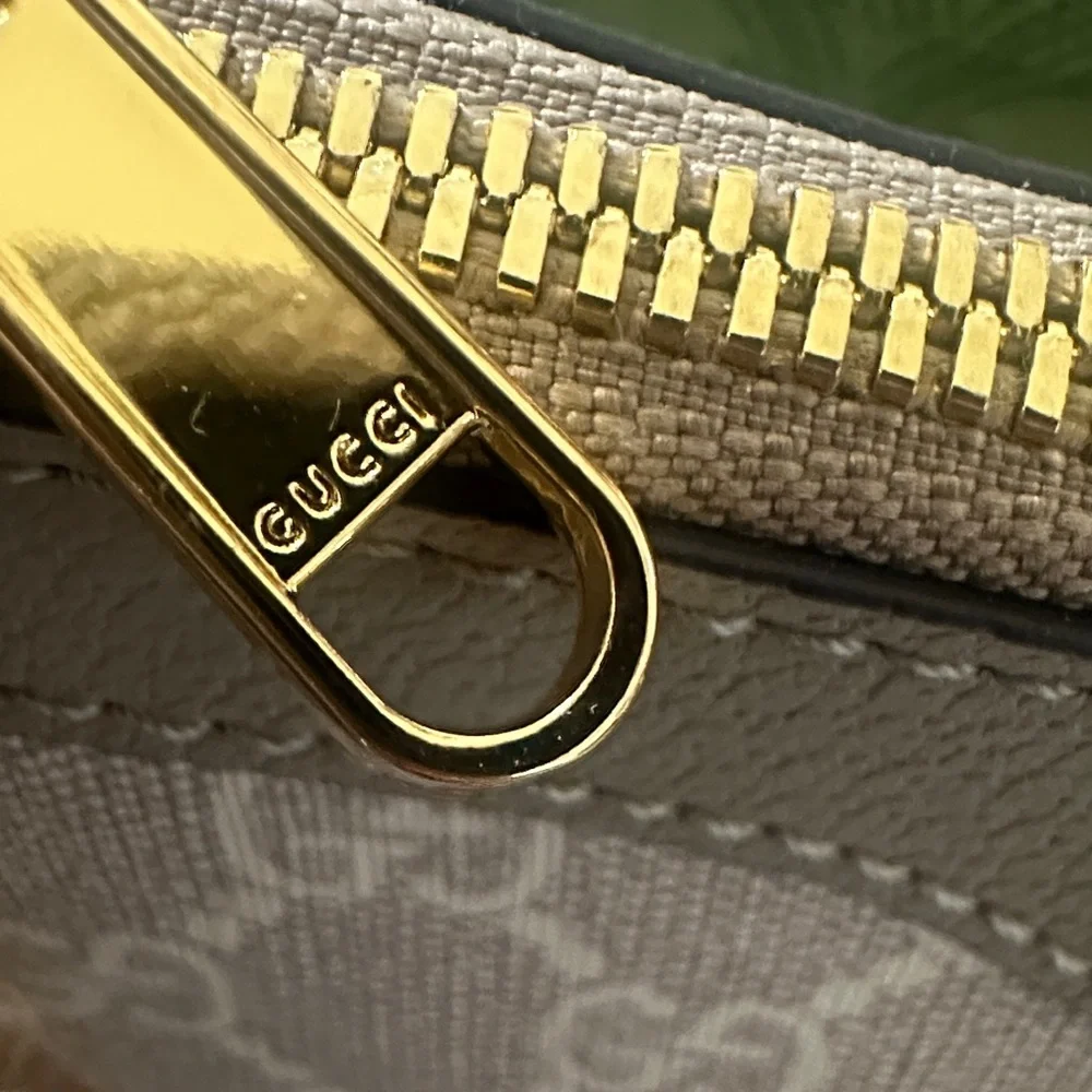 Gucci Beige Clutch with Gold Chain - Picture 3 of 13